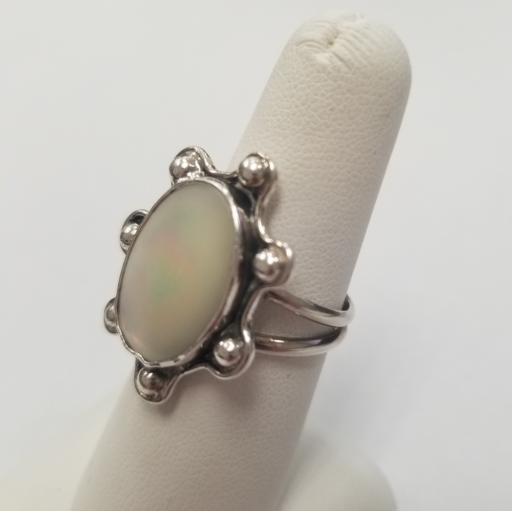 Estate Sterling Silver Mother of Pearl Ring - Picture 3 of 5